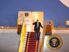 Lễ đón Tổng thống Donald Trump ở sân bay Nội Bài