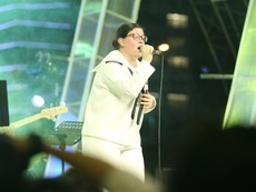 Thủy thủ Mỹ hát 'Nối vòng tay lớn', chinh phục khán giả