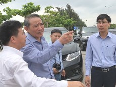 Bí thư Đà Nẵng yêu cầu gỡ hàng rào chặn lối xuống biển
