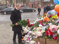 Ông Putin viếng các nạn nhân vụ cháy ở Kemerovo