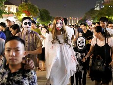 'Ma, quỷ' tràn ngập đường phố trong đêm Halloween