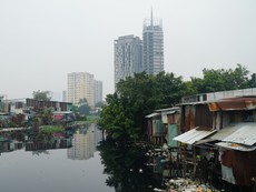 Hàng ngàn hộ dân ven rạch Xuyên Tâm khốn khổ vì ô nhiễm