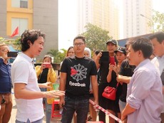Dân chất vấn BQL chung cư Carina: Bao giờ được vào nhà?
