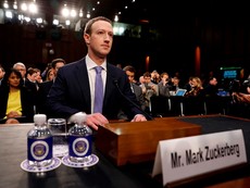 Zuckerberg không dám nêu đối thủ, trả lời vòng vo