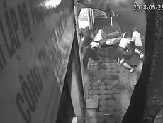 5 phụ nữ giằng co với tên trộm xe SH ở Hà Nội