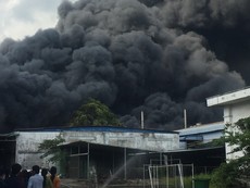 Cháy lớn tại khu công nghiệp Nhị Xuân, huyện Hóc Môn