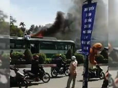 Tài xế kể lại giây phút lửa bốc cháy trên nóc xe buýt