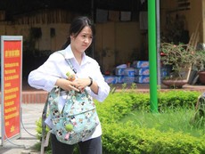 Thí sinh lo lắng trước môn thi đầu tiên