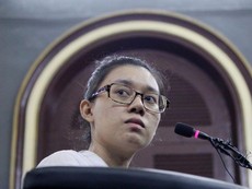 Thùy Dung khai về cách chuyển thư cho người yêu