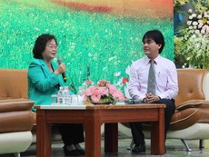 Bà Trương Mỹ Hoa truyền cảm hứng cho HS THPT Nguyễn Du