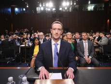 Những câu hỏi 'hại não' nhất ở phiên điều trần Mark Zuckerberg