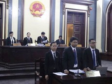 Clip: Chủ tọa lý giải việc xét xử vắng mặt bà Hứa Thị Phấn