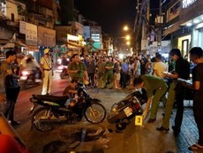 Clip: 'Hiệp sĩ' bị đâm được người dân đưa đi cấp cứu