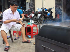 Quán cà phê rang tay 70 tuổi ở TP.HCM