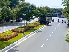 Nghi mất thắng, tài xế xe tải xử lý né được tai nạn thảm khốc