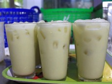 Mỗi ngày bán được hơn 1.000 ly nước mía