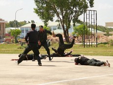 Những màn võ thuật đặc sắc của cảnh sát đặc nhiệm