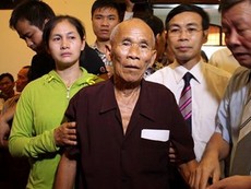 Clip: Cơ quan chức năng công khai xin lỗi tử tù Trần Văn Thêm