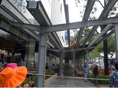 Clip: Ông Hải cho dỡ mái che khổng lồ của Saigon Center