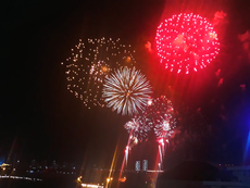 Màn bắn pháo hoa rực rỡ đón chào năm mới 2019 tại TP.HCM