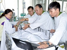 Cuối tuần vào bệnh viện làm CMND cho bệnh nhân