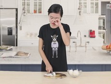 Mẹo hay - Dễ làm: 5 'bí kíp' thái hành không cay mắt