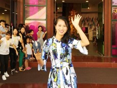 Clip: Người mẫu câm điếc tự tin sải bước trên sàn diễn