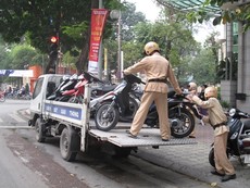 Xe vi phạm bị CSGT tạm giữ, hư hỏng ai bồi thường?