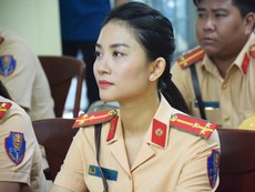 Nữ CSGT xinh đẹp tham gia dẫn đoàn phục vụ APEC