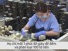 Nữ nhân viên đếm tiền nhanh như máy ở Trung Quốc