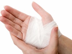 Mẹo hay dễ làm: Mẹo cầm máu vết thương