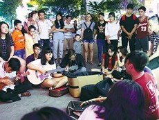 Sài Gòn Ðêm nghe tiếng bolero