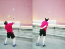 Clip: 'Cao thủ' đánh cầu lông... một mình