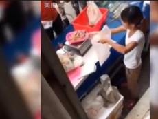 Xem chị chủ quán tráo hàng như làm 'ảo thuật'
