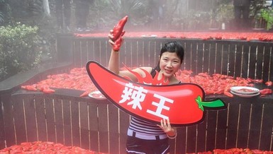 'Vua ớt' Trung Quốc, 1 phút ăn 20 quả ớt