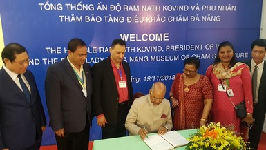 Tổng thống Ấn Độ thăm Bảo tàng điêu khắc Chăm tại Đà Nẵng