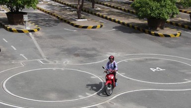 Thị lực một mắt yếu có được thi giấy phép lái xe hạng A1?