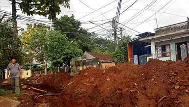 Thi công đường, dân không ra được nhà
