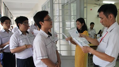 Mang theo ĐTDĐ tắt nguồn vẫn bị đình chỉ thi THPT