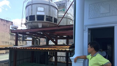 Mất ngủ vì tiếng ồn từ cơ sở sản xuất nước đá