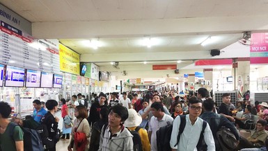 TP.HCM: Vé tàu Tết đã khan, vé xe vẫn chưa bán