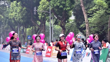 Hơn 2.600 VĐV hoàn thành giải marathon quốc tế Di sản Hà Nội