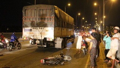 Trên đường về nhà, nam phụ hồ gặp tai nạn, bị nát 2 chân