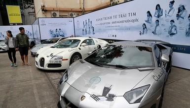 Dàn siêu xe trăm tỉ của ông chủ Trung Nguyên đổ bộ TP.HCM