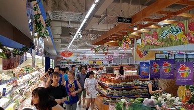 Khách hàng mua sắm đầu năm được lì xì