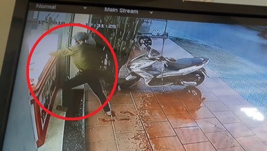 Clip: Dùng búa đập tủ cướp tiệm vàng ở Quảng Nam