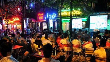 Nhẹ cả người vì quán cà phê vẫn được chiếu World Cup
