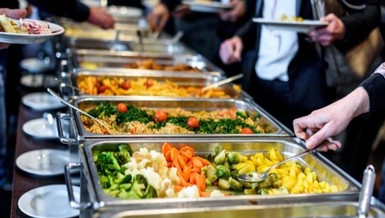Đi ăn buffet, hãy tránh những thực phẩm dưới đây