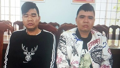 Bắt 2 anh em người Trung Quốc bị truy nã đặc biệt