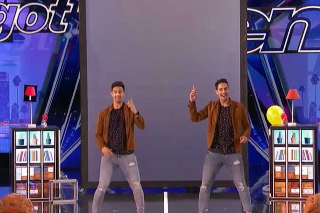Cặp song sinh biểu diễn ảo thuật khuấy đảo sân khấu